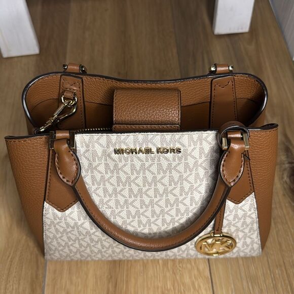 Michael kors bag New with out tags - Picture 3 of 14